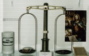 Balanza de platillos con bromuro en el Museo alemán de Epilepsia en Kork